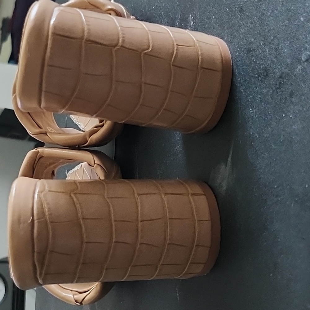 Shoes - Picture 4 of 5